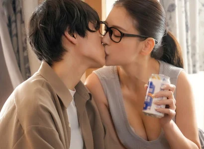 Chàng trai phát hiện bị cắm sừng được chị hàng xóm an ủi chân thành